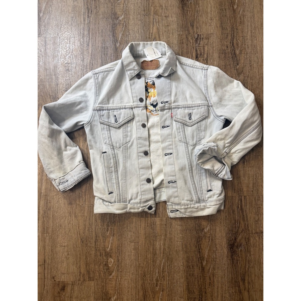 Vintage Levis Made in USA Denim Trucker Jacket Light Wash Cheetah Embroidery M